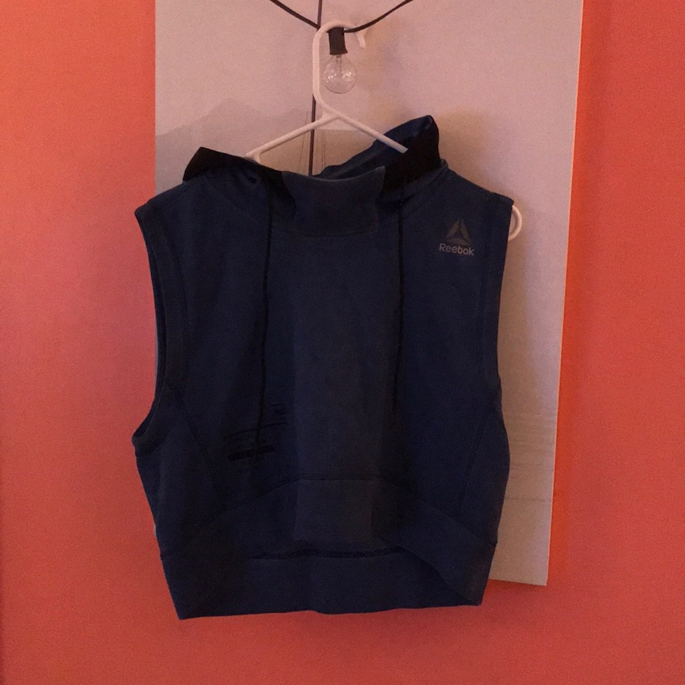 Reebok Crop Workout Sleevless Hoodie Size M